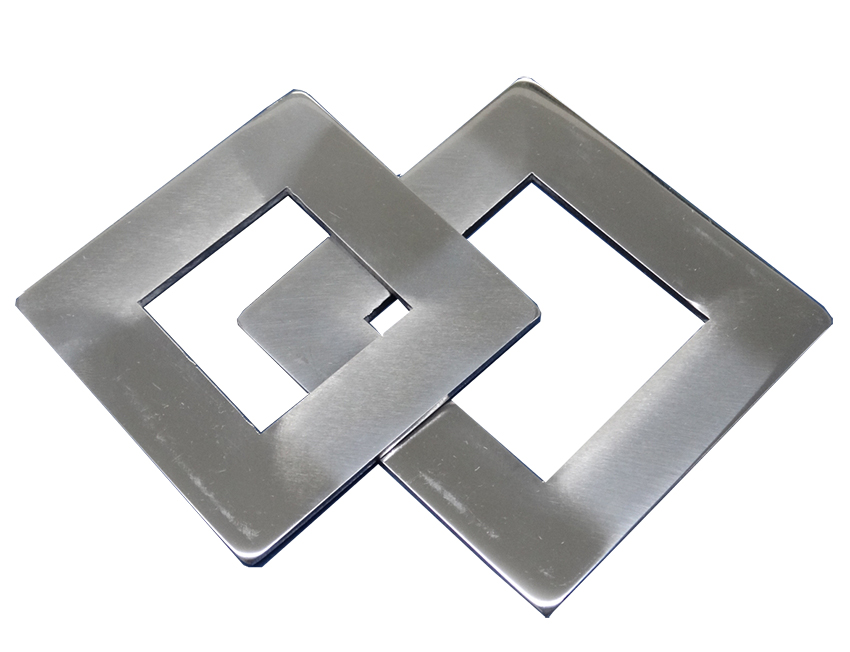 FLANGE LASER QUADRADA EM AÇO INOX 304 61,00X31,00X2,50MM 4 FUROS OBLONGOS (30X30)